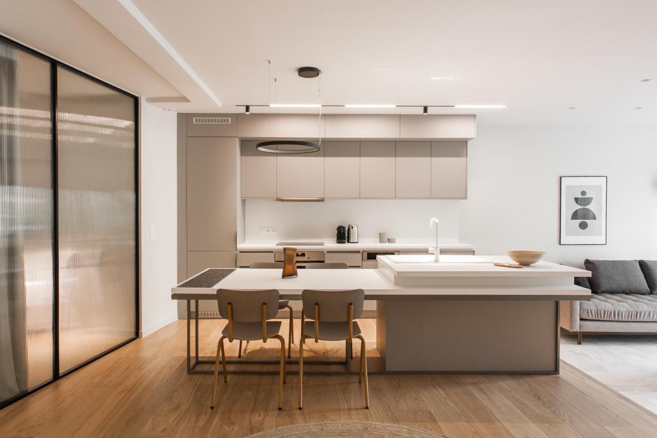Marvelous 2Br Apartments With Balcony By Upstreet Atenas Exterior foto