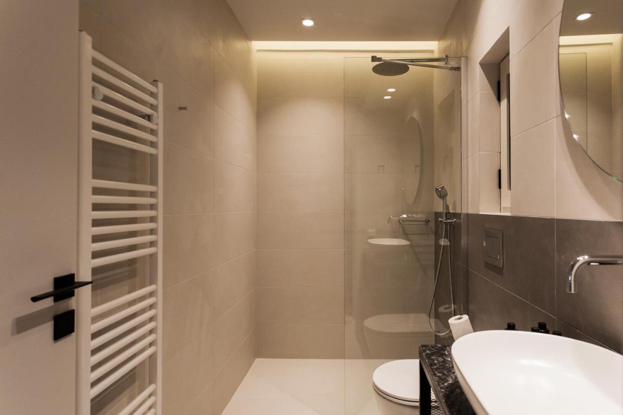 Marvelous 2Br Apartments With Balcony By Upstreet Atenas Exterior foto